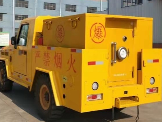 博罗凯龙爆破器材运输车：保障爆破任务的安全运行