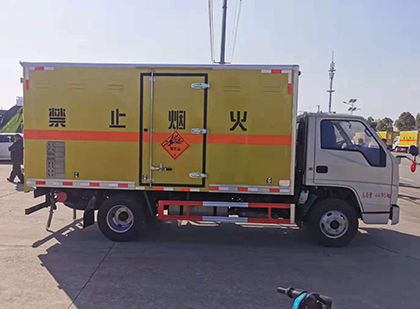 博罗爆破器材运输车工人安全操作规范与智能技术保障